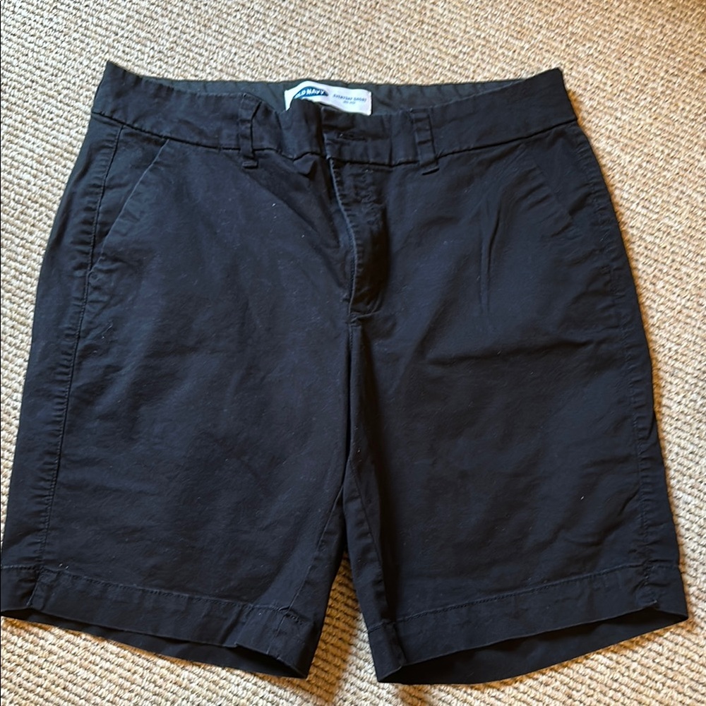 Old Navy Women's Black Bermuda Shorts size 8
